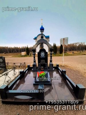 памятник с аркой