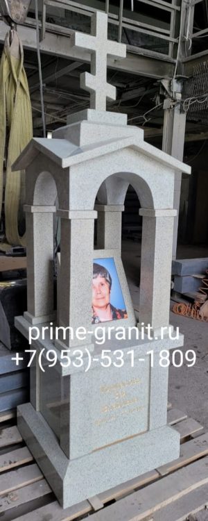 Часовня из белого гранита