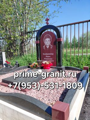 Мемориальный комплекс из малинового кварцита